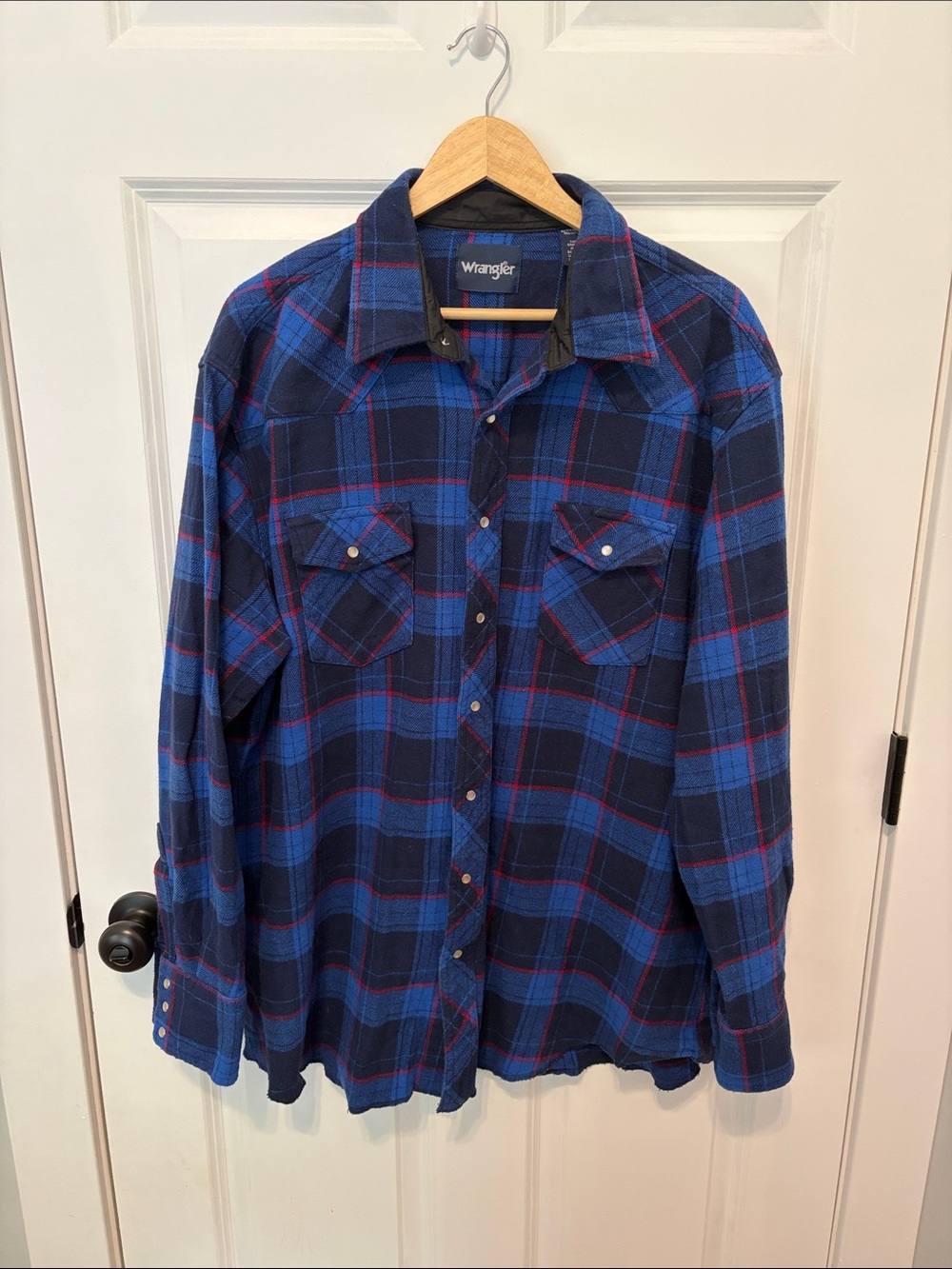 Wrangler Blue and Red Plaid Casual Button-Down Shirt